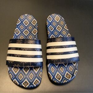 Women’s adidas adilette comfort slides in navy Pattern. Size 9 NWOB